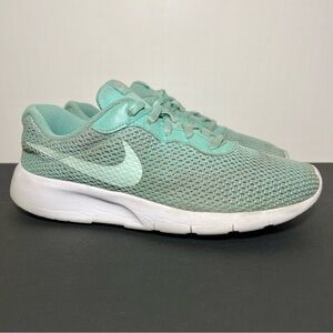 Girls/Womens NIKE Tanjun GS Emerald Running Shoes / Size 5.5 Youth - 7 Womens